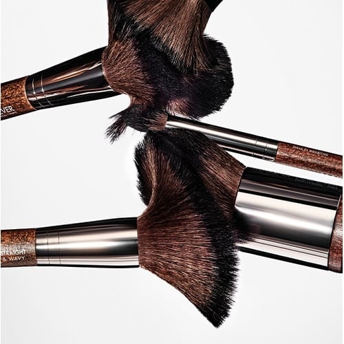 Shimmery or semi-matte look